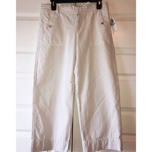NWT. Gap Cropped pants.